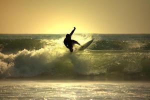 GrEat-WavE-Surfing-WallpapEr-Bc4E8-400x600